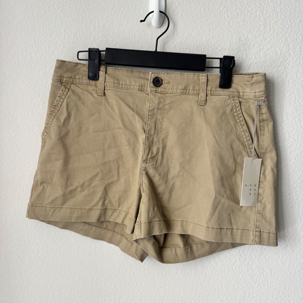 A New Day Womens Chino Shorts Tan Khaki Mid Rise Size 6 3 Inch Inseam NWT